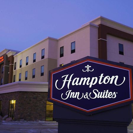 Hampton Inn & Suites Bismarck Northwest Exterior photo